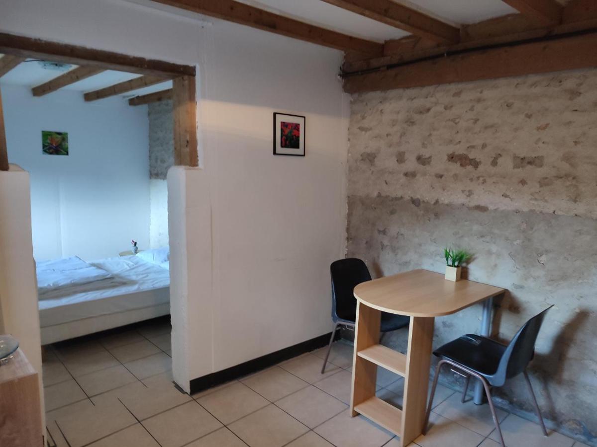 La Mini Ferme De Maelou Villa Sermaises Bagian luar foto