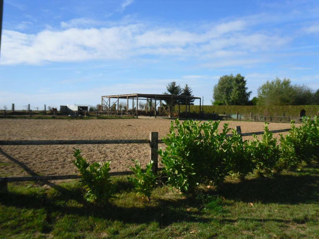 La Mini Ferme De Maelou Villa Sermaises Bagian luar foto